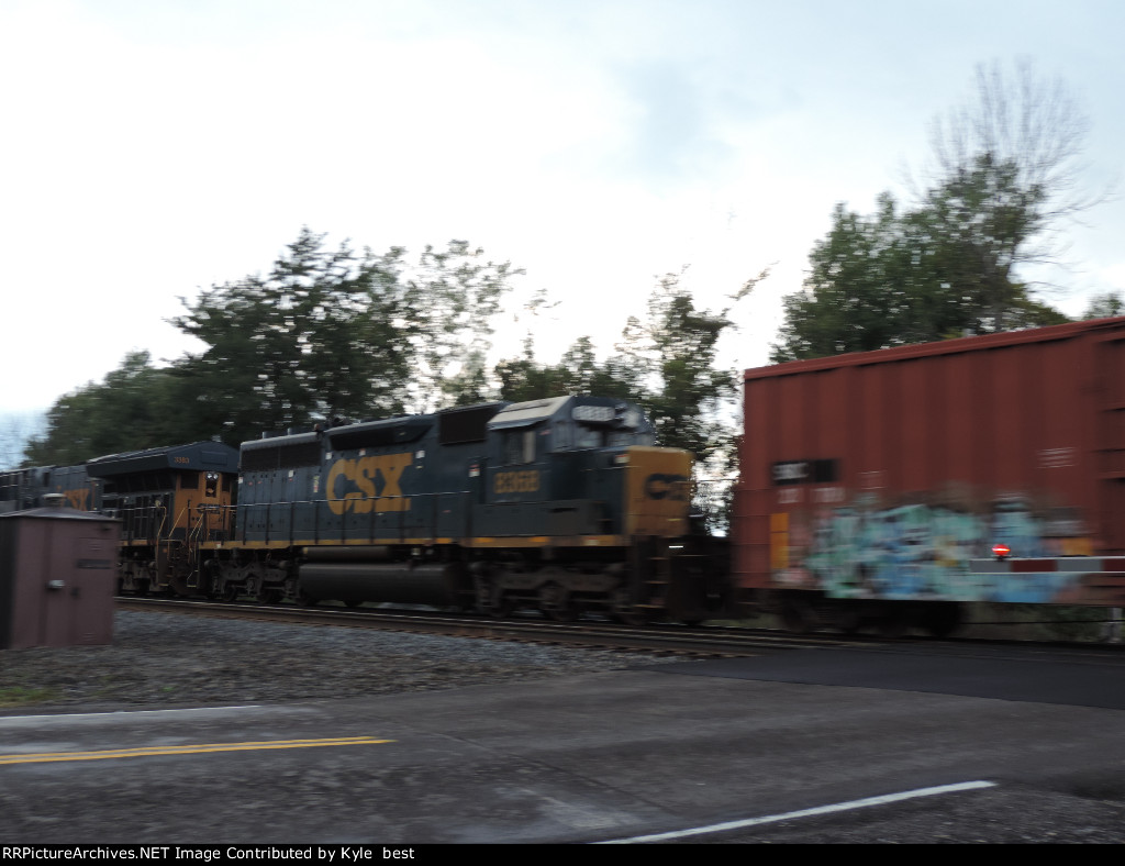 CSX 8368 on M561